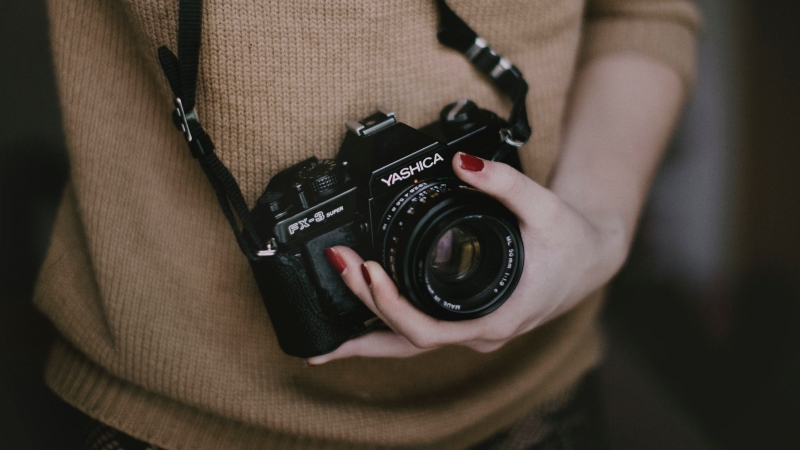 photographe-LA GARDE-min_woman-camera-photography-photographer-slr-dslr-319-pxhere.com